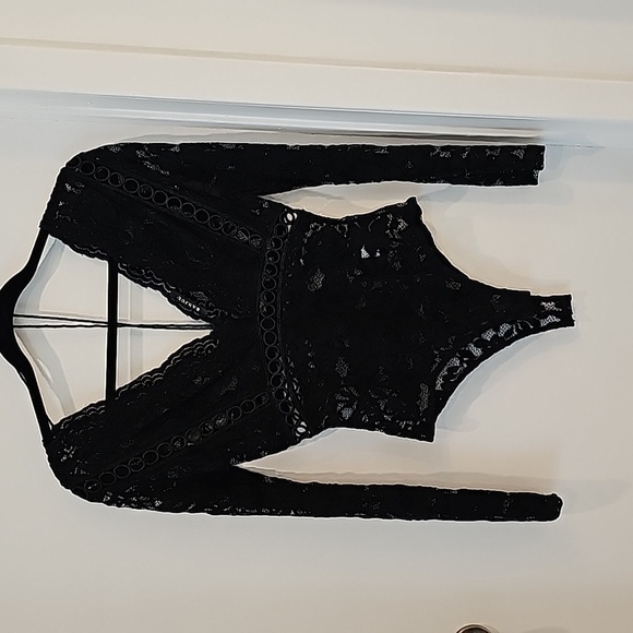 Banjul Tops - BANJUL Lace V neck bodysuit